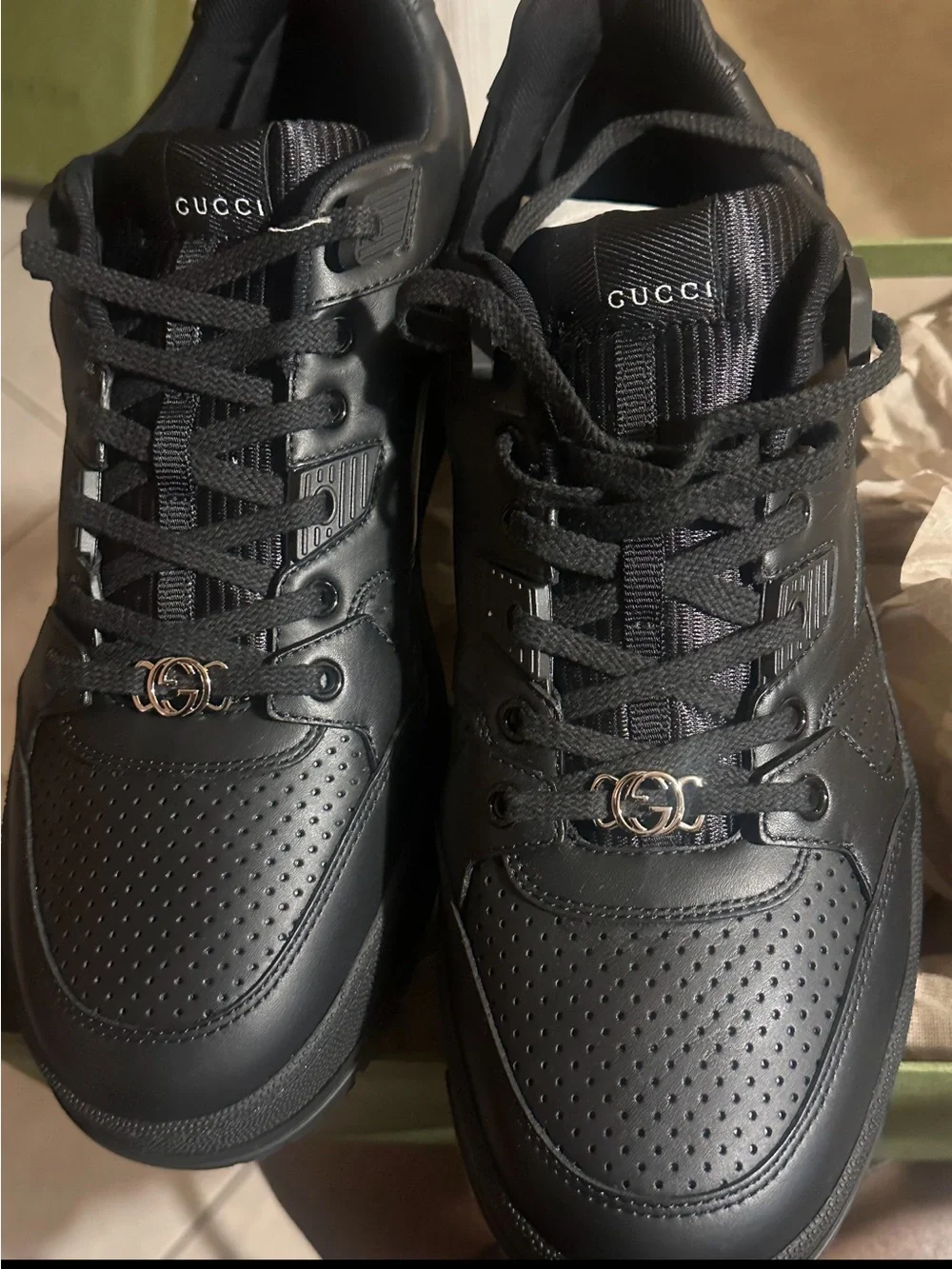 Gucci Men’s Black Leather Low-Top Sneakers